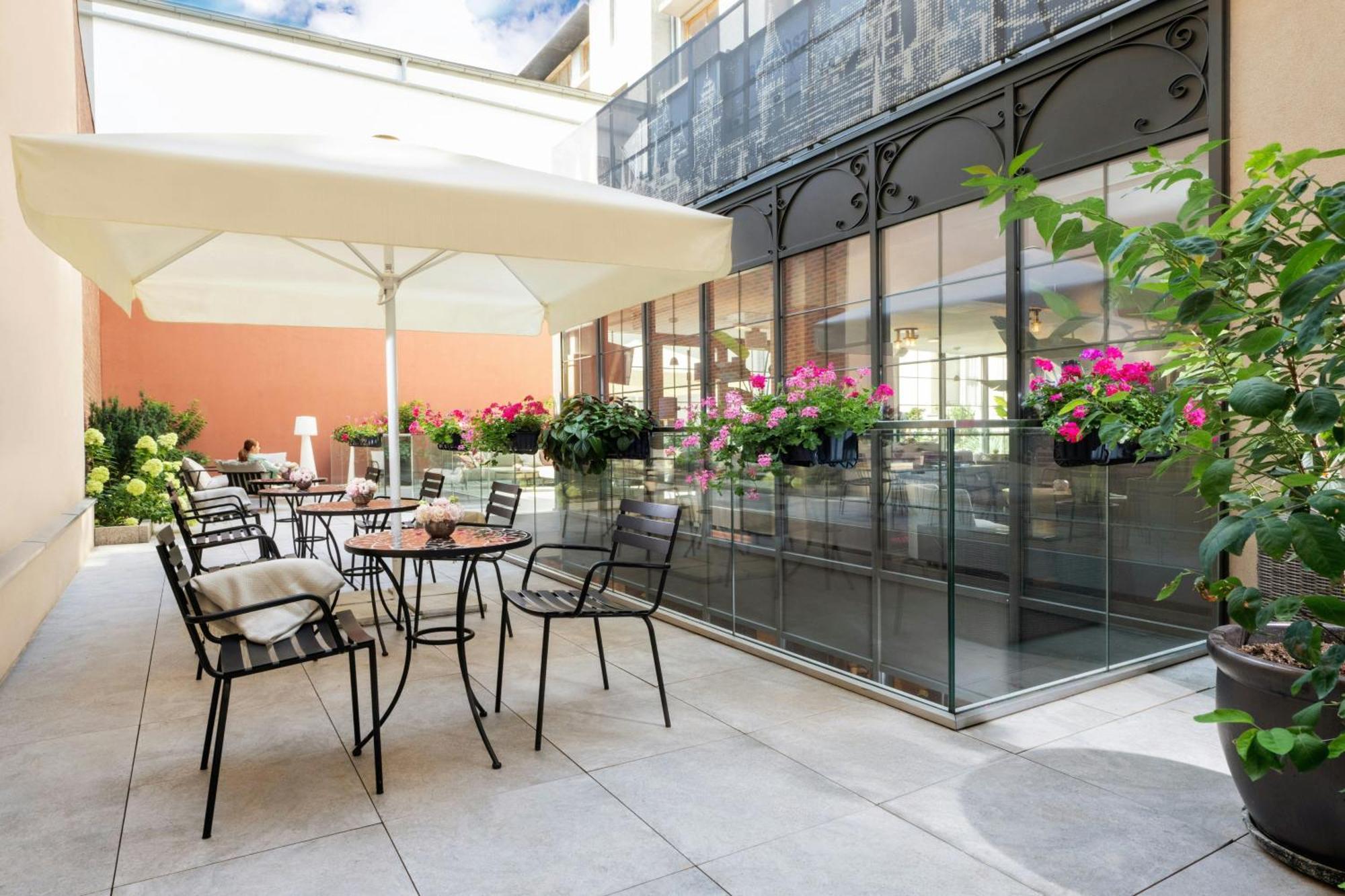 Leonardo Boutique Old Town Hotel